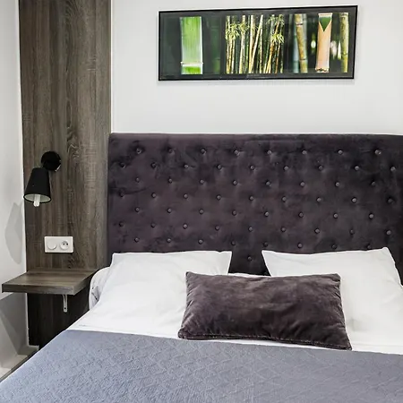 Hotel Du Dauphine-3